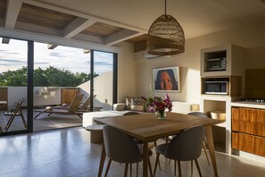 Grand Apartment | Private kitchen | Full-sized fridge, microwave, dishwasher, electric kettle - Ikana (Puerto Aventuras)