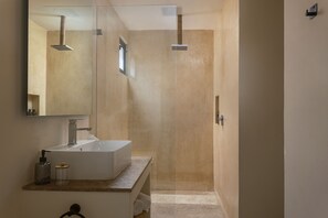 Grand-Apartment | Badezimmer | Handtücher