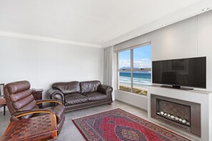 Fireplace - Sunset Boulevard 32 (Cape Town)