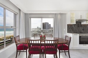 Apartment (2 Bedrooms) | Dining room