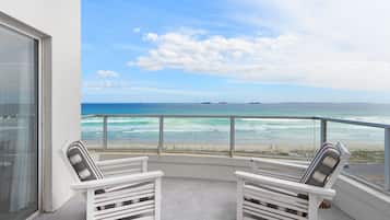 Apartemen (2 Bedrooms) | Teras/patio