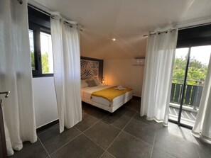 3 bedrooms, iron/ironing board, travel cot, free WiFi