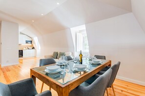 Deluxe Διαμέρισμα, 3 Υπνοδωμάτια, Μη Καπνιστών | Τραπεζαρία