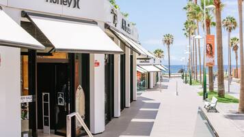 Shopping mall