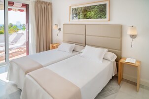 Superior Apartment, 1 Bedroom, Ocean View | Blackout drapes, free WiFi, bed sheets