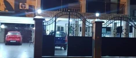 Mặt tiền nơi lưu trú