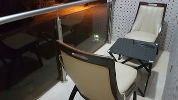 Kühlschrank, Herdplatte, Toaster, Kochgeschirr/Geschirr/Besteck