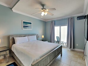 3 عدّة غرف نوم ومكواة/لوح كي وواي فاي وملاءات أسرّة