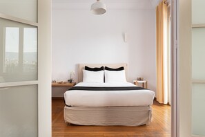 3 camere, una cassaforte in camera, una scrivania, ferro/asse da stiro