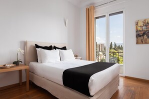 3 sovrum, värdeförvaringsskåp på rummet och skrivbord