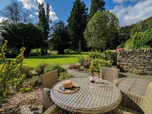 Cottage | Outdoor dining - Lakeside View (Ulverston)