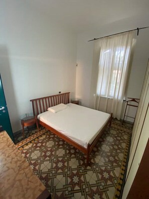3 bedrooms, in-room safe, iron/ironing board, free WiFi