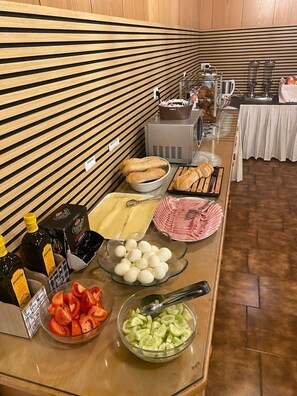 Breakfast area - CAMELIA ROOMS VENICE GUESTHOUSE (Mestre)