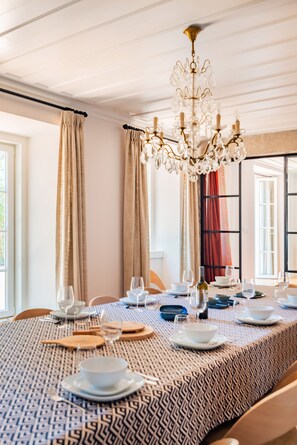 Villa Luxe, 5 chambres | Salle à manger