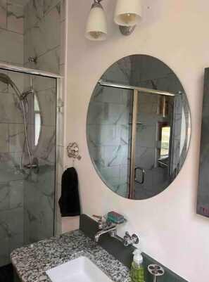 Shower, towels, soap, toilet paper - Waverly Bed & Breakfast-Mayberry Room (Auburn)