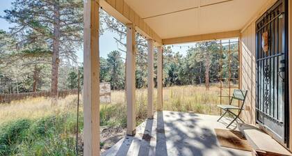 17 Mi to Town: Peaceful Pet-friendly Golden Cabin!