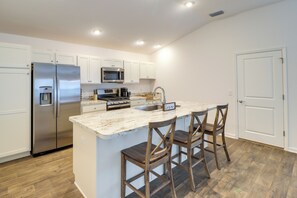 House (2 Bedrooms) | Interior - Golfer's Paradise: Pet-friendly Home in Wildwood (Wildwood)