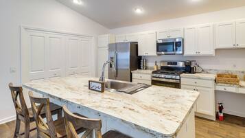 House (2 Bedrooms) | Interior