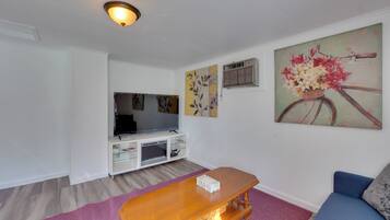 House (1 Bedroom) | Interior