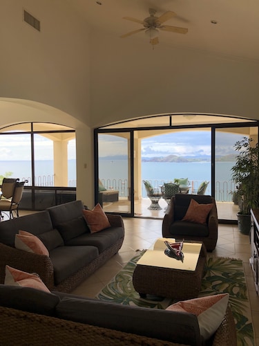 Breathtaking panoramic ocean view Penthouse Condo.