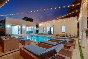 Pool - Luxe Miami Villa: Pool, Hot Tub, 10 min to S Beach (Miami)