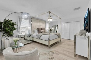 6 bedrooms, iron/ironing board, bed sheets - Ice Age  and Avatar Themed-Lavish Games Room-Private Pool and Spa- (Davenport)