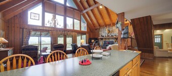 Robbinsville Vacation Rental w/ Covered Balcony