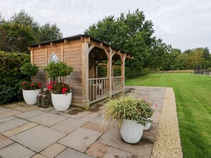 Property grounds - Little Aluph (Ashford)