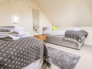 2 bedrooms, individually decorated, individually furnished, free WiFi - Little Aluph (Ashford)