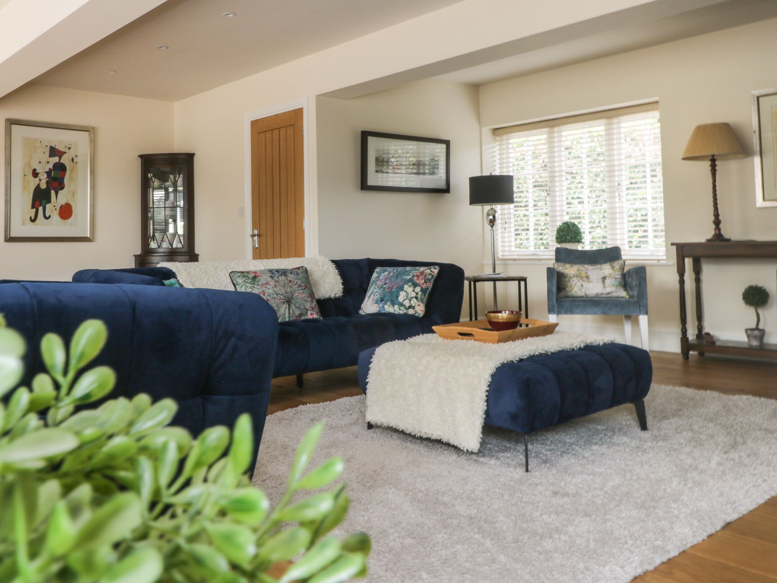 2 phòng ngủ, trang trí khác biệt 