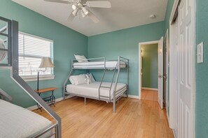 3 bedrooms, bed sheets
