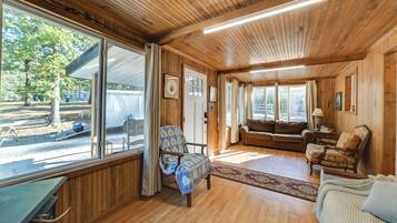 House (1 Bedroom) | Interior