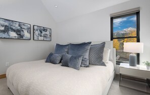 3 chambres, fer et planche à repasser, Wi-Fi, draps fournis