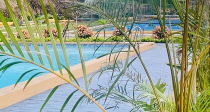 Jhadano 3BR Pool & Gym Free Shuttle Washer, Dryer