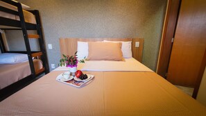 3 dormitorios, tabla de planchar con plancha, wifi gratis y ropa de cama