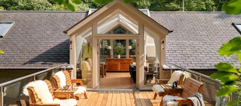 Marina Cottage - a house that sleeps 8 guests in 4 bedrooms