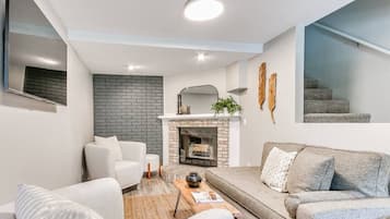 TV, fireplace