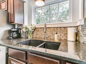 Interior - Prime Location: Downtown Modern 3BR Retreat (Des Moines)