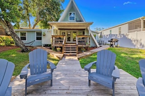 Terrace/patio - Weeki Wachee Waterfront-A Frame Stream Dream Cabin (Spring Hill)