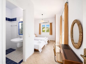 3 habitaciones, tabla de planchar con plancha, wifi y ropa de cama