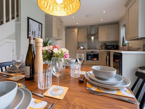 Contemporary 2 bedroom home - Pass the Keys