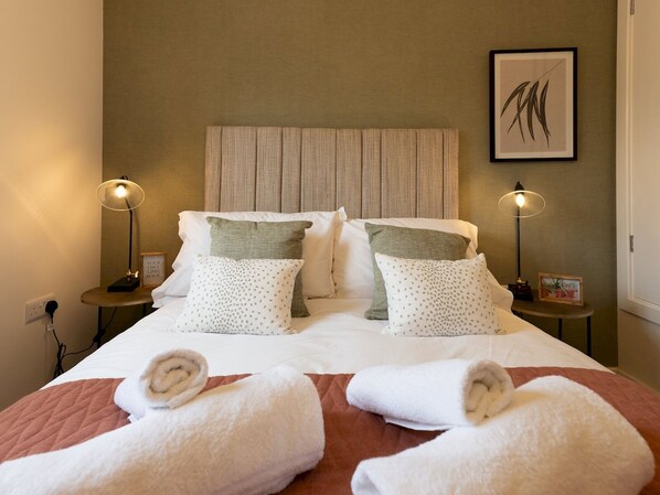 2 bedrooms, iron/ironing board, free WiFi, bed sheets