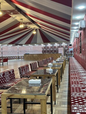 Restaurant - Luxury purple bubble tents  (Wadi Rum)