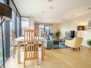 Interior - City Centre Incredible 2BR Corner Apt with Balcony - Pass the Keys (Belfast)