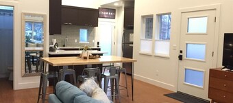 Bluebird Day - Crater Retreat: Cozy 3BR home, perfect for relaxing getaways.