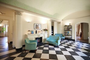 Lobby sitting area - ahead burghotel (Lenzen)