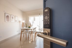 Hypo-allergenic bedding, down duvets, minibar, individually furnished - Báltico Suites (Buenos Aires)