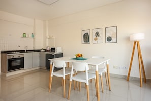 Superior Studio | Private kitchen | Microwave, oven, electric kettle, cookware/dishes/utensils