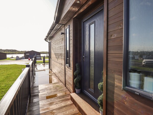 Property grounds - 28 Delamere Point (Northwich)