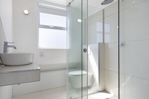 Casa (4 Bedrooms) | Bagno | Vasca e doccia separate, asciugamani